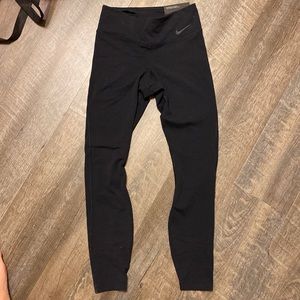 Nike Legendary Tight Fit Leggings